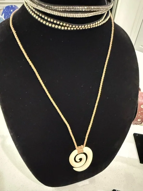 BOHO Meets GOTH Meets BLING Mixed 2# Bag of Jewelry - Picture 4 of 11